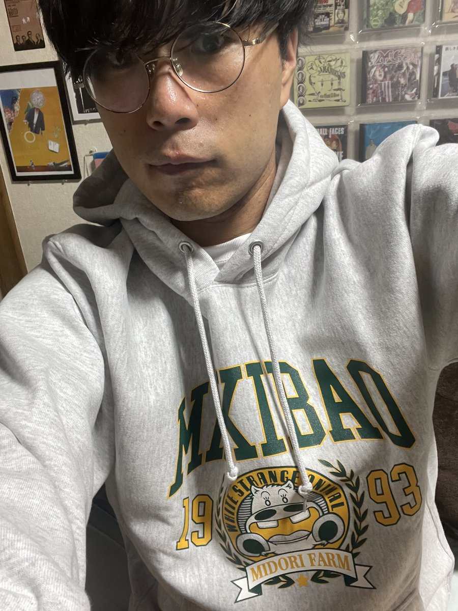 今日お客さんに、マキバオーのパーカーをいただきました！冬いっぱい着ます〜ありがとうございます〜