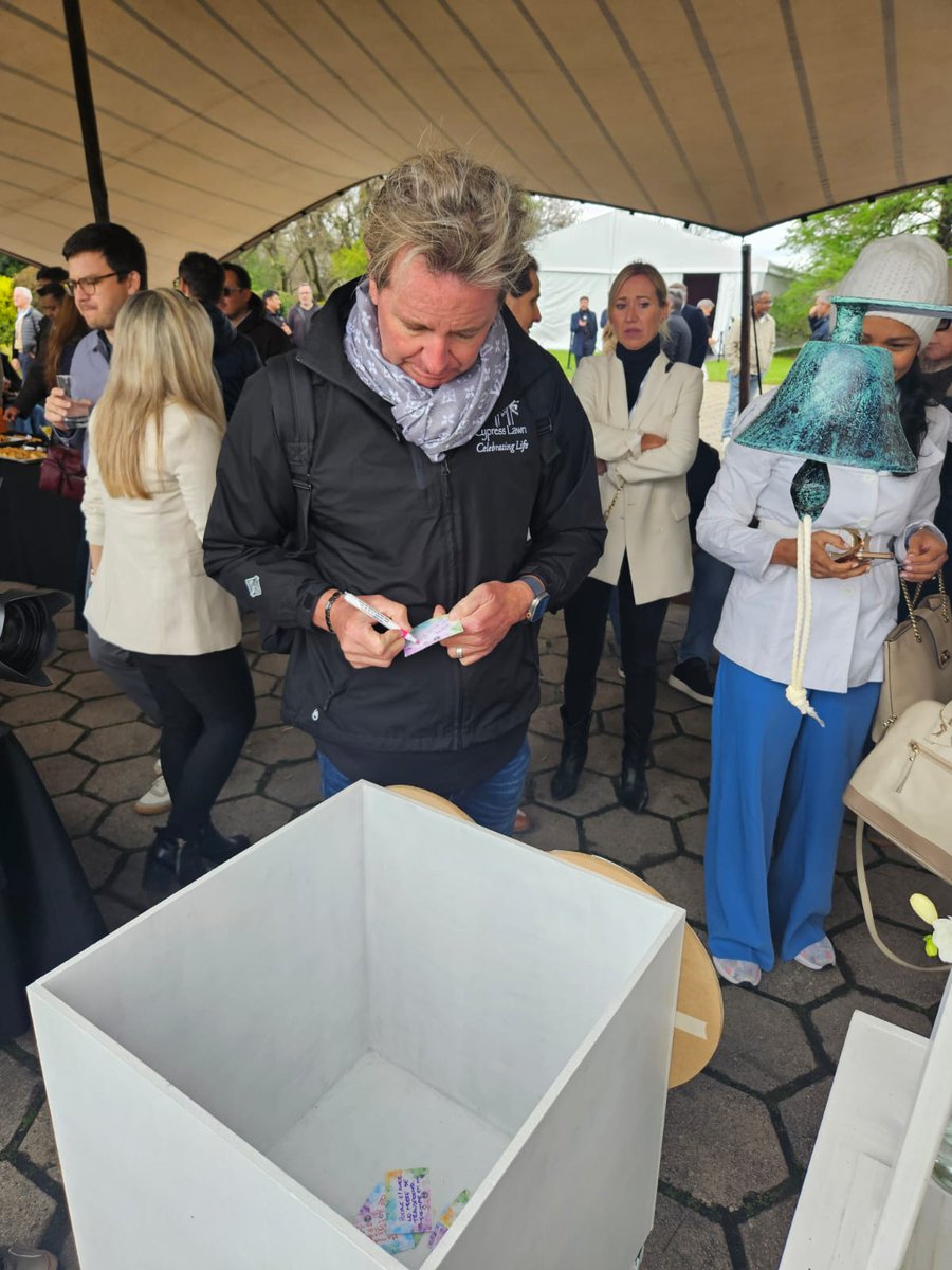MUPLV's tweet image. Los participantes del IX Simposio Internacional participan en el @MUPLV  en Jardín de Paz de Grupo Jardín del Pilar
#SomosALPAR #CelebraLaVida #UnidorPorLaVida