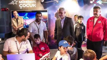 Five individuals in red jackets holding a certificate and trophy on a stage with a red backdrop displaying "TÜRKPATENT ISIF\'25 ÖDÜL TÖRENİ" and logos of TürkPatent, WIPO, and TÜBİTAK. Mehmet Fatih Kacır in a suit stands among children and adults near a screen showing an aircraft animation with "MÜHENDİS ÇOCUK" text. A group in red jackets poses in front of a "HAVELSAN" sign. Two men in red jackets stand by a blue and red aircraft with "TÜRKSAT" text and a Turkish flag.