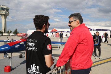 Five individuals in red jackets holding a certificate and trophy on a stage with a red backdrop displaying "TÜRKPATENT ISIF\'25 ÖDÜL TÖRENİ" and logos of TürkPatent, WIPO, and TÜBİTAK. Mehmet Fatih Kacır in a suit stands among children and adults near a screen showing an aircraft animation with "MÜHENDİS ÇOCUK" text. A group in red jackets poses in front of a "HAVELSAN" sign. Two men in red jackets stand by a blue and red aircraft with "TÜRKSAT" text and a Turkish flag.