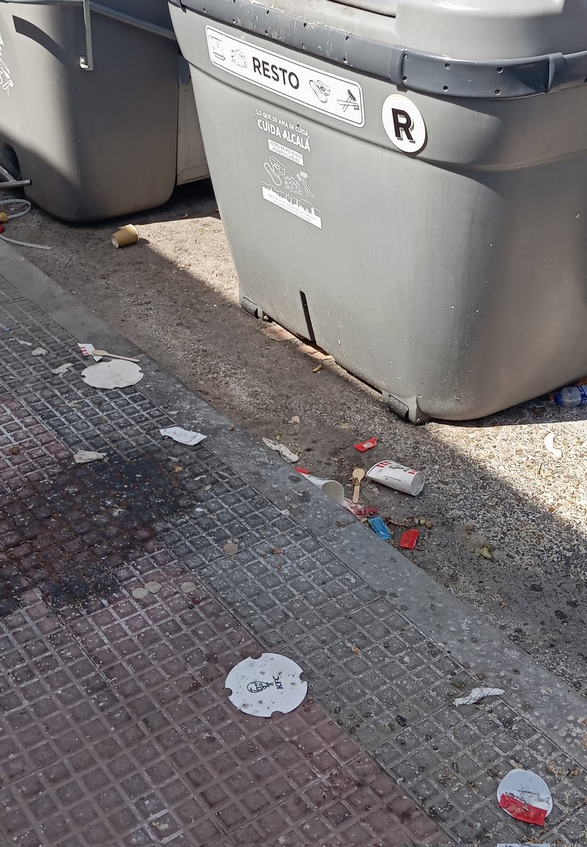 Es insoportable lo guarros que sois <a href="/KFC_ES/">KFC</a> 
Alcaldesa <a href="/JudithPiquet/">Judith Piquet</a> <a href="/AytoAlcalaH/">Ayuntamiento de Alcalá de Henares</a> <a href="/CuidaAlcala/">Cuida Alcalá</a> 🤷🏼‍♀️
