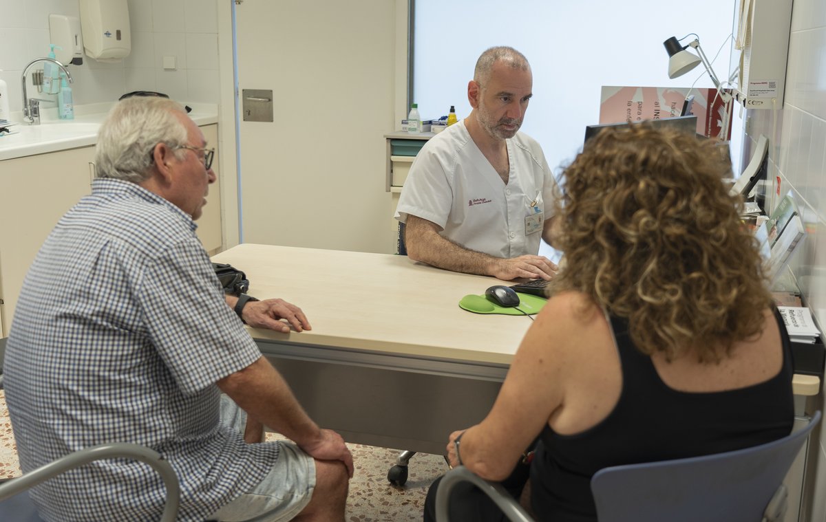 Hospital Universitari Bellvitge | HUB (@hbellvitge) on Twitter photo 🧠 <a href="/elmonarac1/">El món a RAC1</a> també es fa ressò del paper clau de l'#hbellvitge- <a href="/idibell_cat/">IDIBELL</a> i <a href="/ADmitTherapeut1/">ADmit Therapeutics</a> en el desenvolupament del primer test que permet pronosticar la progressió cap a #Alzheimer. 
👉 miniurl.com/czoe4wgk
#BellvitgeInvestiga #DiaMundialAlzheimer 🧠 <a href="/elmonarac1/">El món a RAC1</a> també es fa ressò del paper clau de l'#hbellvitge- <a href="/idibell_cat/">IDIBELL</a> i <a href="/ADmitTherapeut1/">ADmit Therapeutics</a> en el desenvolupament del primer test que permet pronosticar la progressió cap a #Alzheimer. 
👉 miniurl.com/czoe4wgk
#BellvitgeInvestiga #DiaMundialAlzheimer