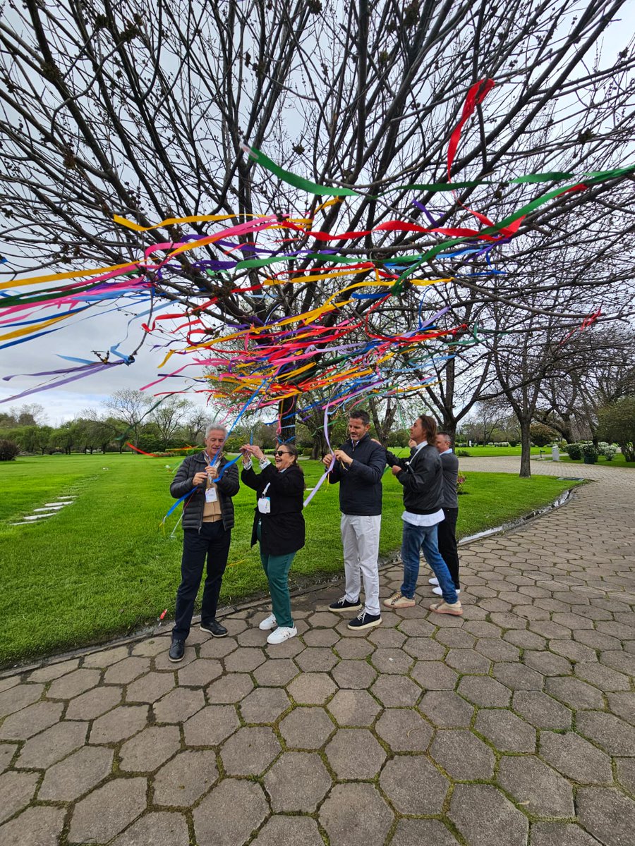 MUPLV's tweet image. Los participantes del IX Simposio Internacional participan en el @MUPLV  en Jardín de Paz de Grupo Jardín del Pilar
#SomosALPAR #CelebraLaVida #UnidorPorLaVida