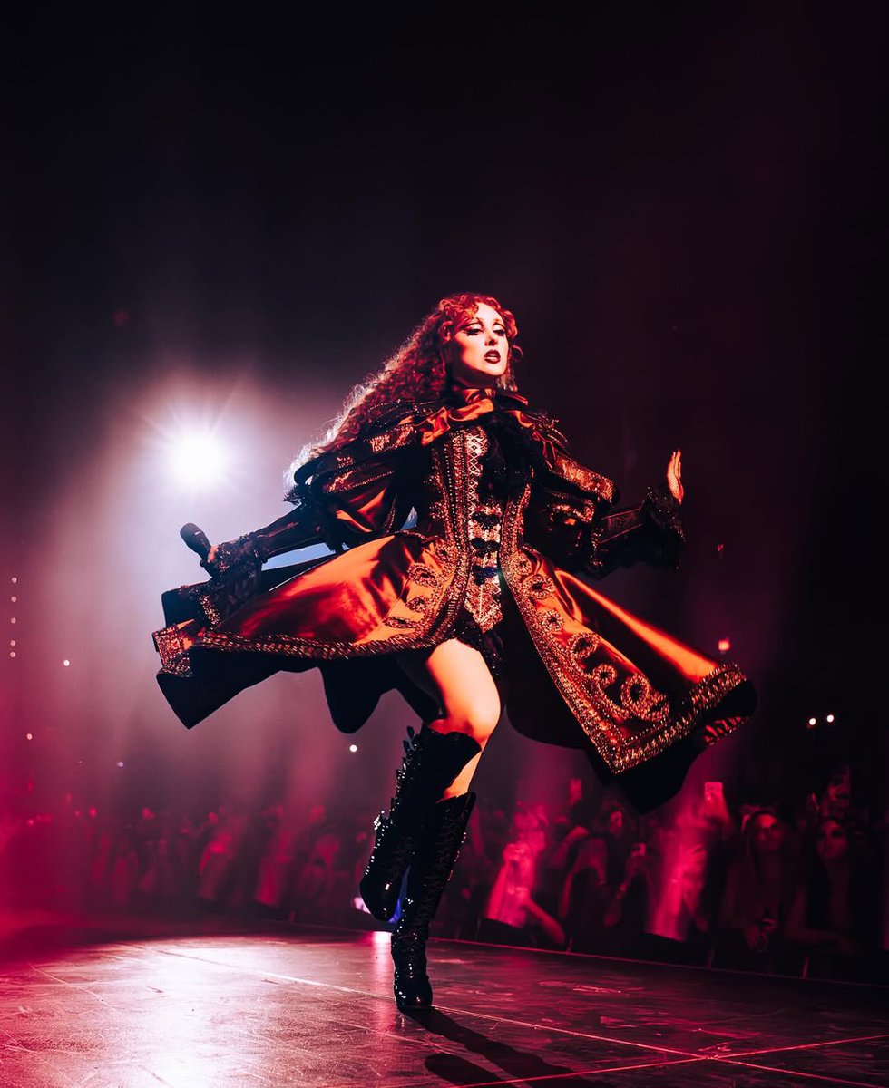 new photos of chappell roan performing at ‘visions of damsels &amp; other dangerous things’ tour forest hills night 1 last night! 

photographed by alyssaemiliephoto on ig