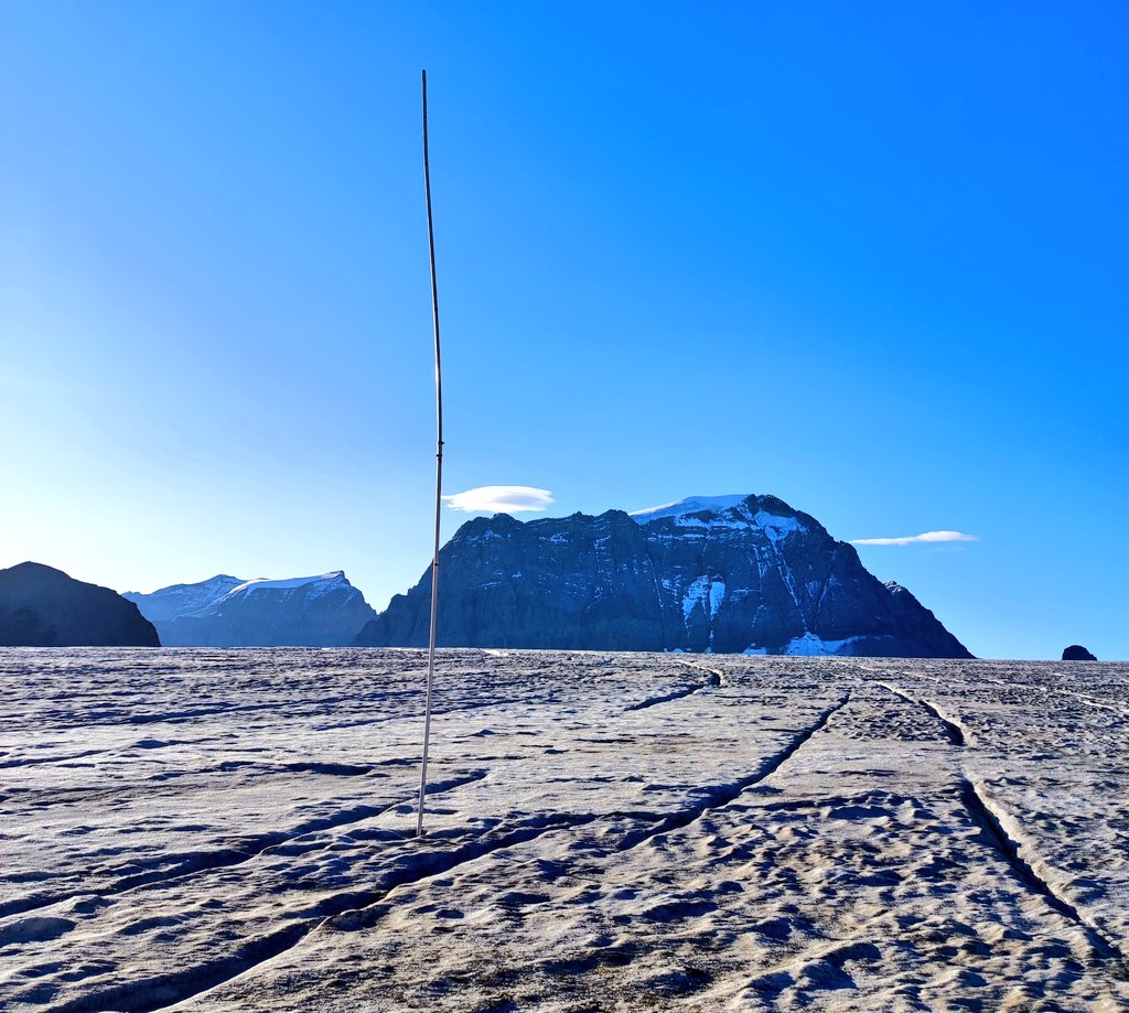 matthias_huss's tweet image. 110 years ago, glaciologists climbed up to Claridenfirn 🇨🇭 to start the longest measurements of #glacier mass balance worldwide. 
Yesterday morning, the scene looked so different! Still beautiful, but the ice got slim... Almost sentimental to see another crazy year up there