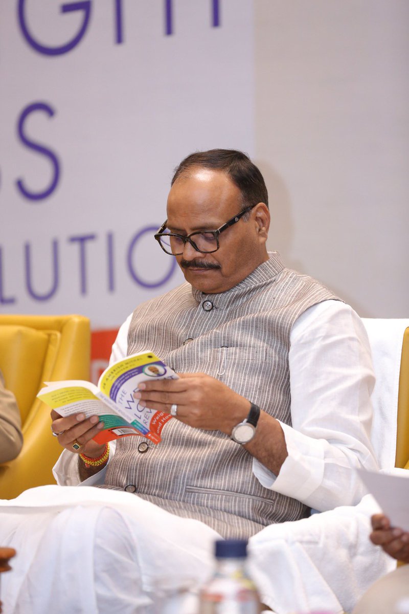 Chief Guest Shri Brajesh Pathak, Hon’ble Deputy Chief Minister of Uttar Pradesh, shared his thoughts at #Kitaab Lucknow with Dr. Ambrish Mithal and Shivam Vij – at the launch of ‘The Weight Loss Revolution.’ His words added depth to an evening dedicated to health &amp; wellness.