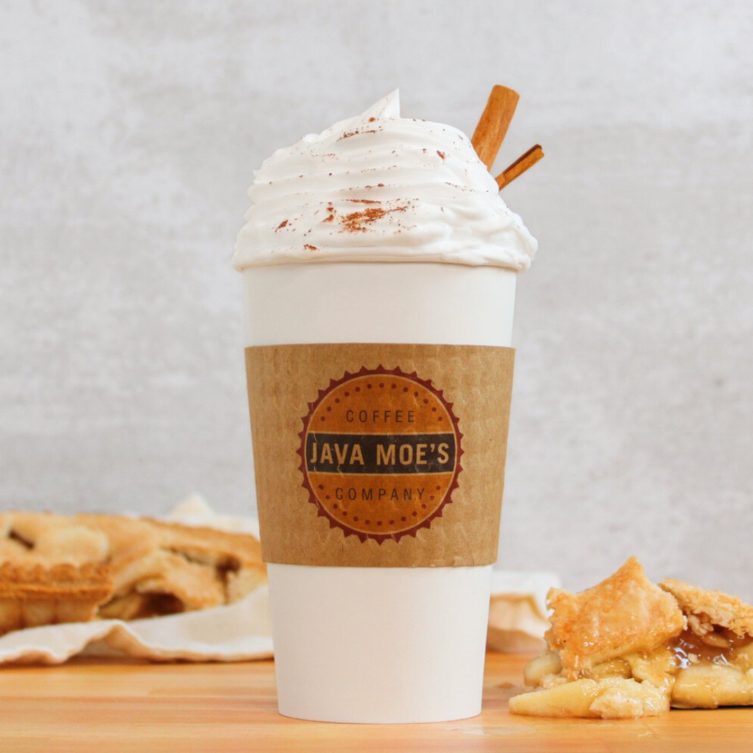 JavaMoes's tweet image. Drink of the Week: 𝐀𝐏𝐏𝐋𝐄 𝐏𝐈𝐄 𝐋𝐀𝐓𝐓𝐄 🍏
What's with the throwback picture?! We pulled this drink (and the pic) from our recipe vault because it's the perfect Fall drink.

𝐓𝐫𝐲 𝐢𝐭 𝐡𝐨𝐭, 𝐢𝐜𝐞𝐝, 𝐨𝐫 𝐟𝐫𝐨𝐳𝐞𝐧 𝐟𝐨𝐫 $𝟏 𝐨𝐟𝐟 𝐚𝐥𝐥 𝐰𝐞𝐞𝐤!