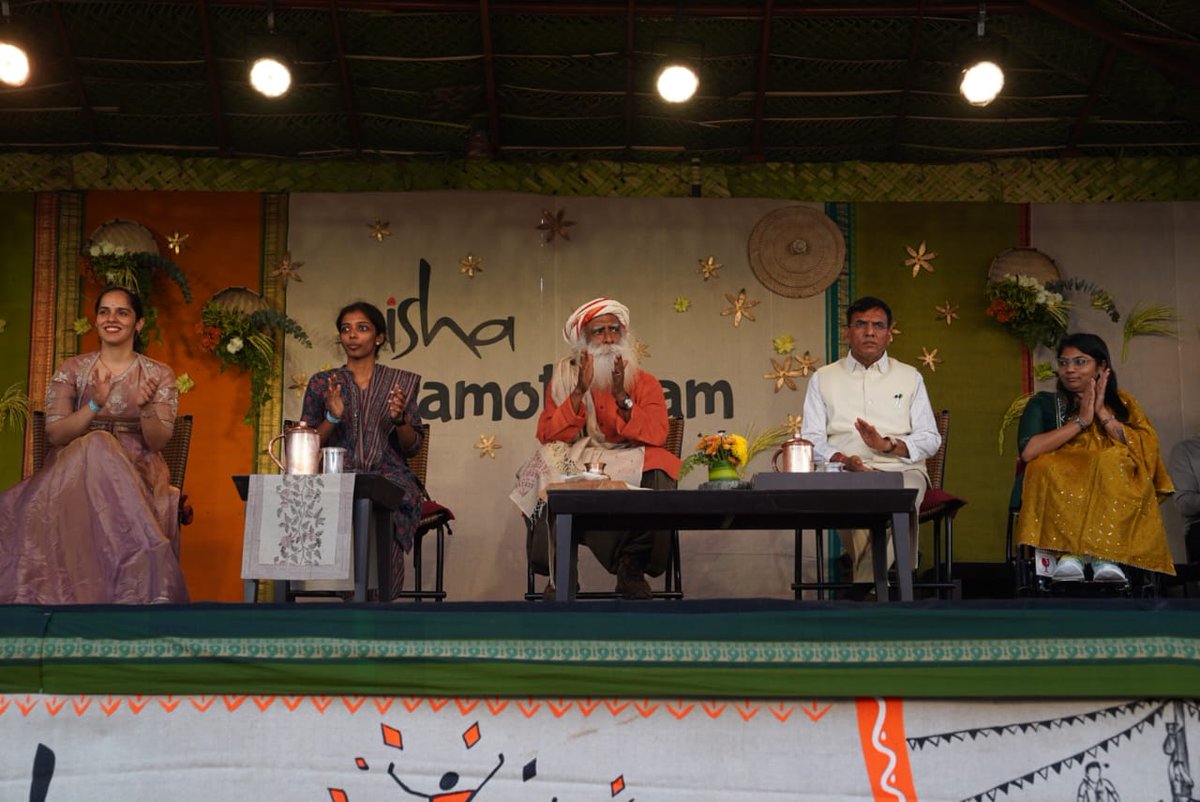 mansukhmandviya's tweet image. आज श्री @SadhguruJV जी के साथ ग्रामीण क्षेत्रों में खेल को बढ़ावा देने हेतु आयोजित &apos;ईशा ग्रामोत्सवम 2025&apos; कार्यक्रम में भाग लिया।

📍Coimbatore, Tamil Nadu