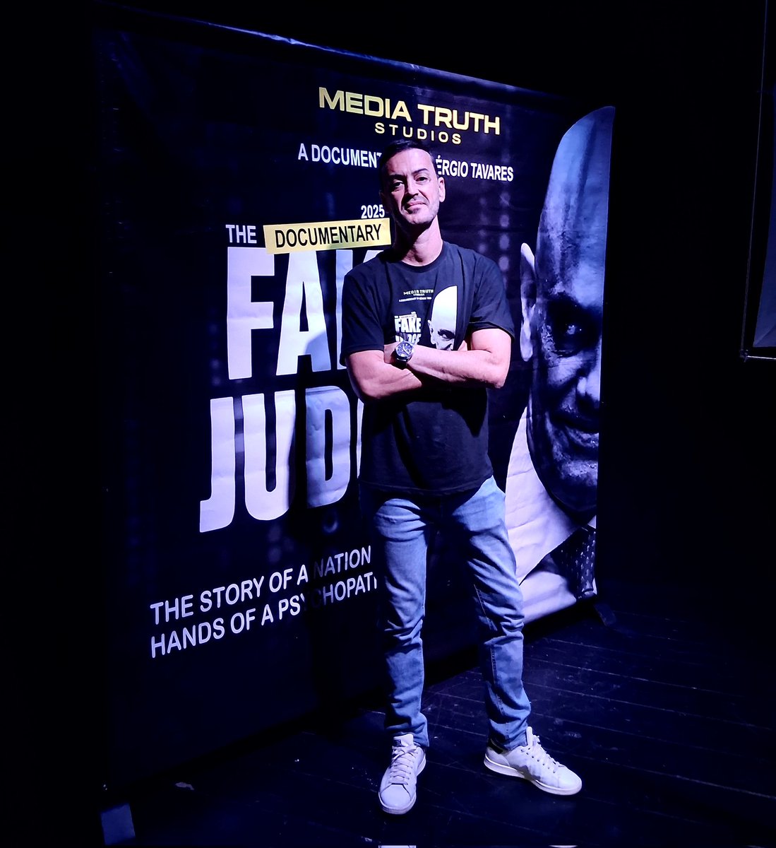 canalsergio2's tweet image. PORTO!🇵🇹 Já estou cá no Teatro Sá da Bandeira pra mais uma sessão lotada, a expor o maior criminoso e corrupto do Brasil💪
#fakejudge
Apoie este projeto em mediatruthstudios.com