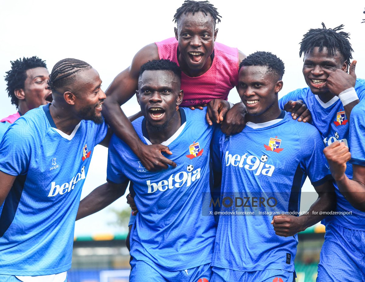 Modzerosport's tweet image. Goalllll

Live

Remo 2-0 US Zilimadjou 

Ebuka Anthony 

@RemoStarsSC vs US Zilimadjou in @CAF_Online @CAFCLCC qualifying round 

Photo: @modovictorekene for @Modzerosport 

Cc @CAF_Media