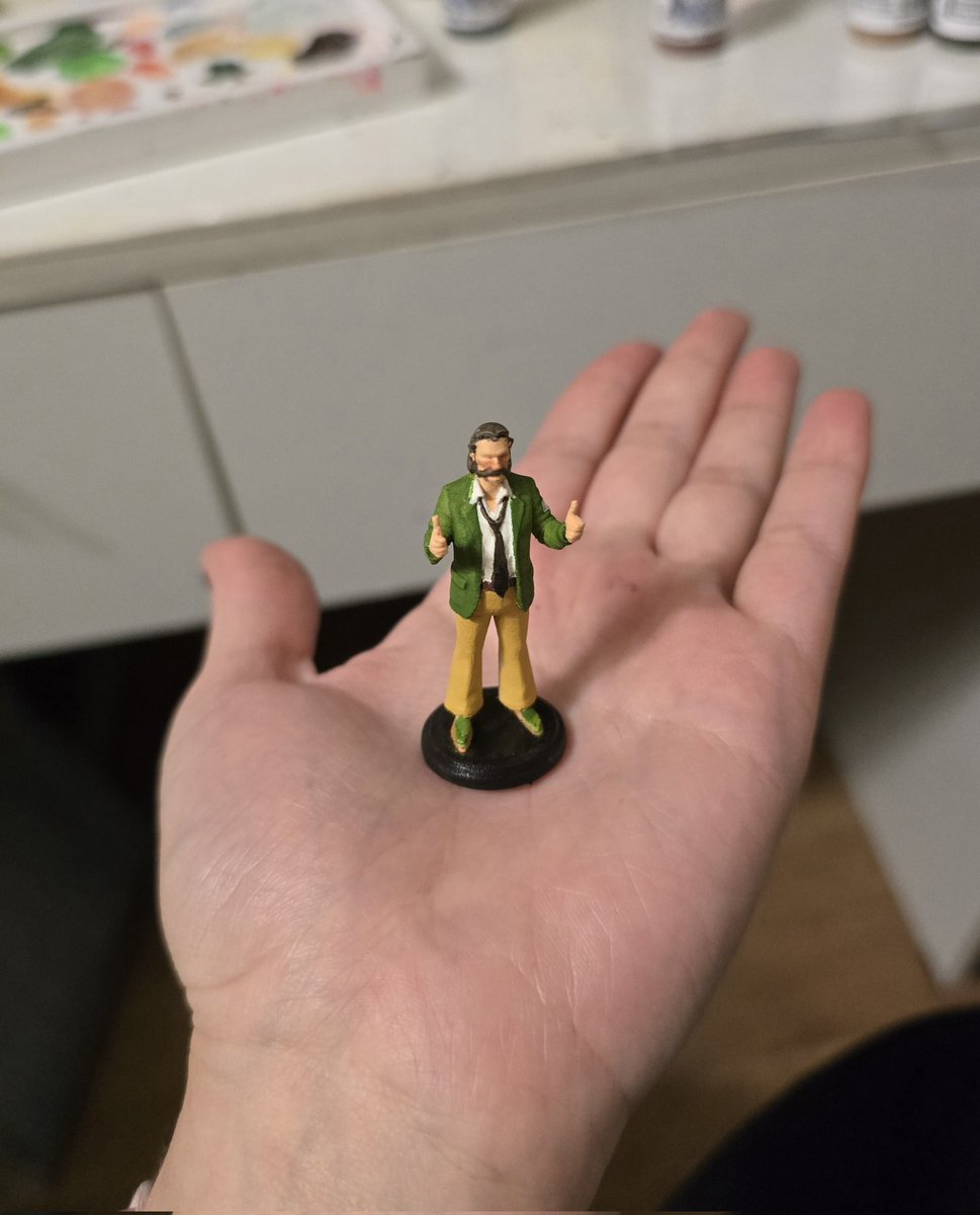 RedJester4's tweet image. Детектив отказался объяснять свою маленькость