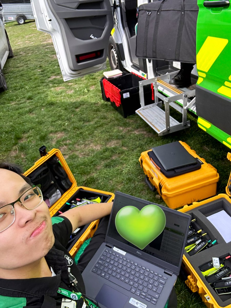 This weekend was a treat! 🤩
Leading our <a href="/SJALondonComms/">St John Ambulance - London Operational Comms</a> event delivery with <a href="/SJA_Toby/">Toby</a>, build / derig, site testing in the wonderful streets of #Shoreditch10K + a gorgeous weather that came to say hi ⛅️😎

#MySJADay #StJohnPeople