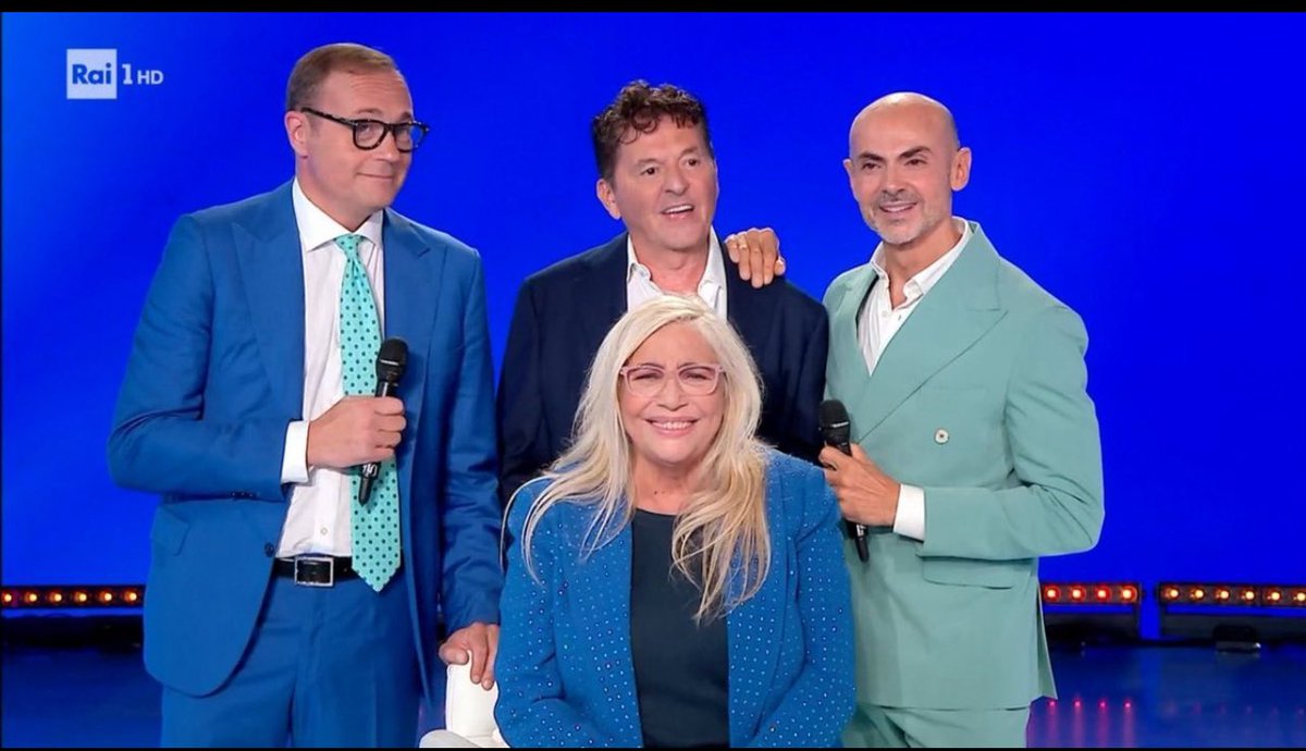 Apndp's tweet image. Il bar di Guerre Stellari 3.0

#rai #rai1 #domenicain #domenicainps #venier #cerno