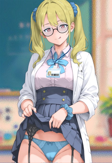 ,
  ∧( ∧
   (c*○ヮ○)チラ見せ✨
  (つ🍊J
⊂し ⌒J 