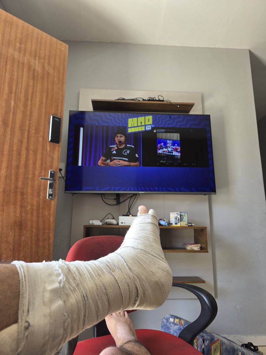Leonardosff's tweet photo. De molho em casa assistindo #FURIANAMAD https://t.co/5dOW2OjcvU