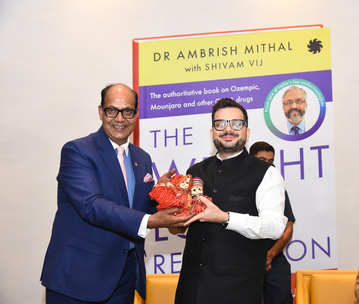 At this session of #Kitaab Lucknow, Chief Guest, Hon’ble Deputy Chief Minister Shri Brajesh Pathak; Guest of Honour, Dr. Soniya Nityanand; the author, Dr. Ambrish Mithal and co-author, Mr. Shivam Vij were felicitated with traditional string puppets from Western India by Mr. Vinod