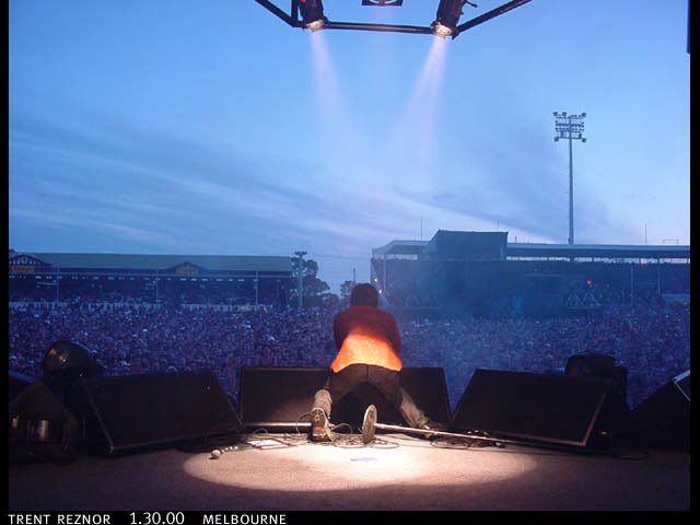 yueahhhh just point the spotlights riiiiight at his bum