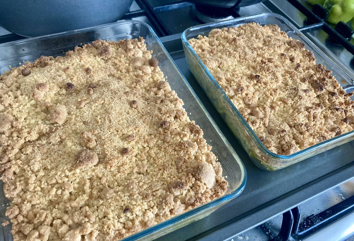 Rainy Sunday done well 🍏 🍏 #HappySunday #appletree #crumble