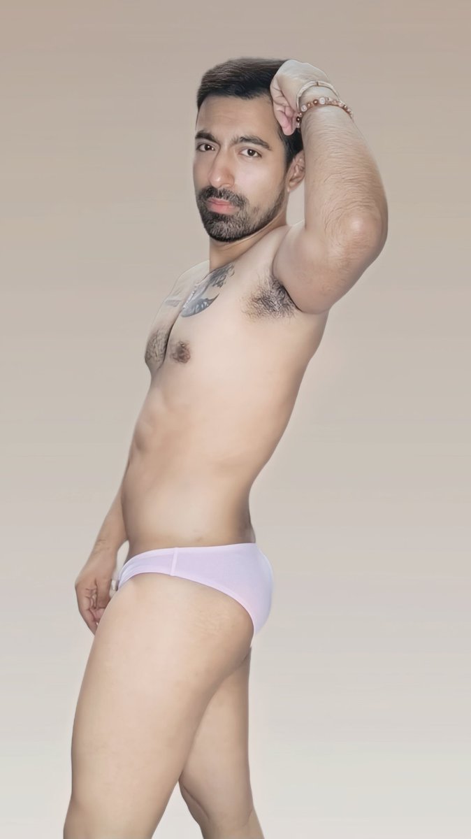 Juguemos a enviar una foto cada uno. Con @store_strong 🩲 las noches se vuelven muy candentes ❤️‍🔥.

#Pink #underwear #Sexyman #Freedom #photograghy