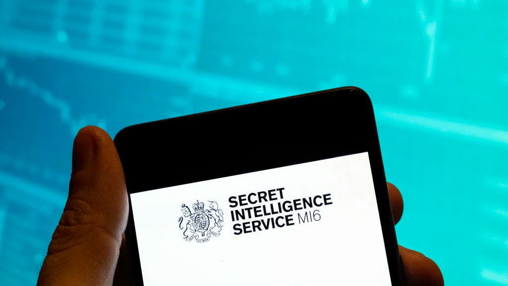 ProgresiveRobot's tweet image. 🕵️ Want to spy for the UK? Now it’s easier.
MI6 just launched a dark web portal called Silent Courier to collect tips worldwide. 🌍
#MI6 #SpyTech #Cybersecurity #Intelligence #UK