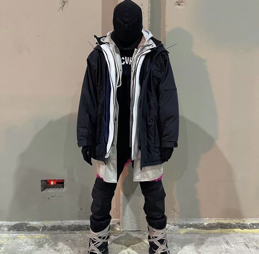 DodoFits's tweet image. Playboi Carti wearing AW18 Balenciaga 7 Layer Parka for NARCISSIST