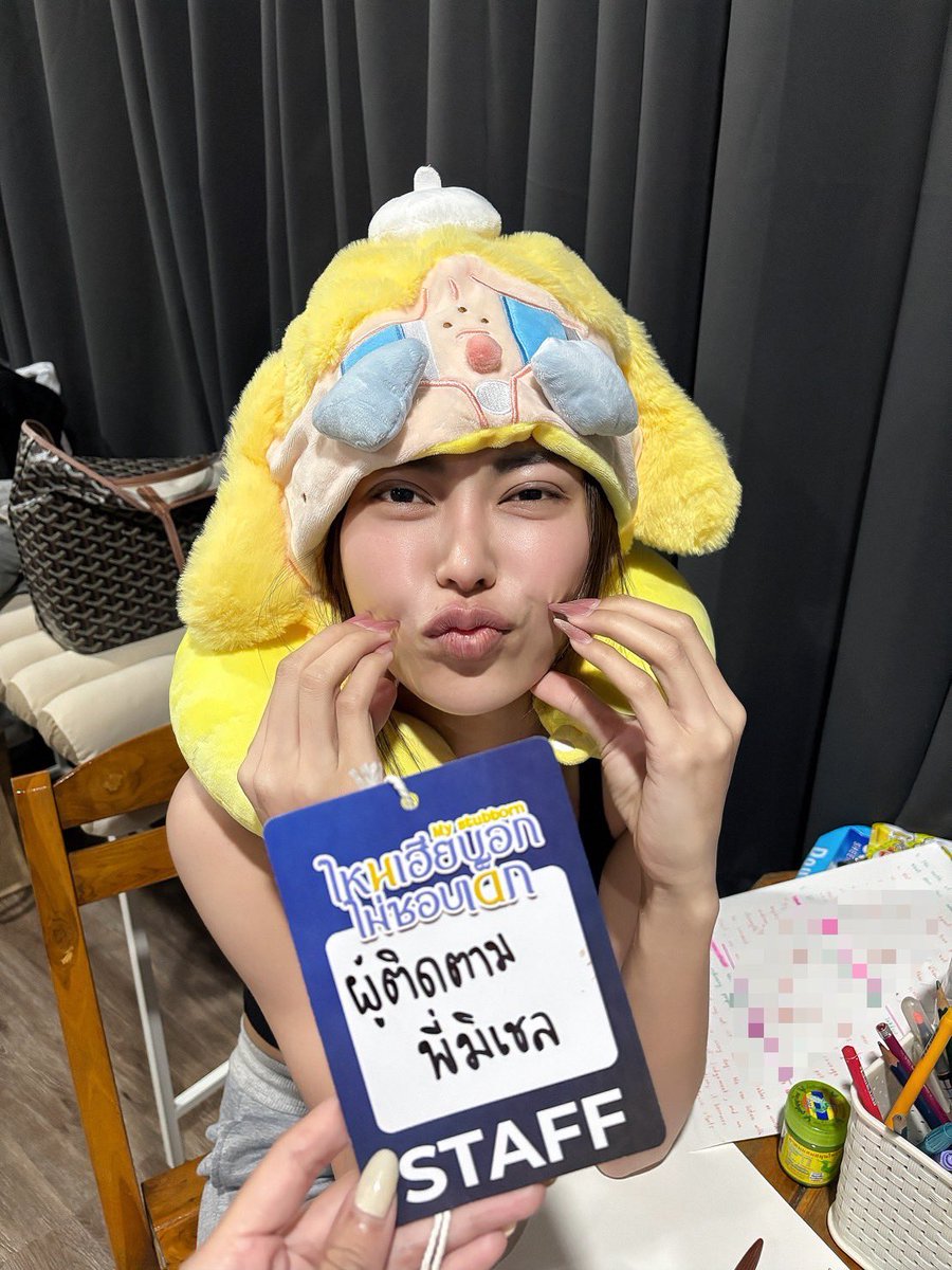 Michellebehrm's tweet image. อยากให้มาตามนะ แต่เดวพี่ไปตามหนูก่อนดีกว่า 😏 @Bell_Sarunrat #เบลเชล #bellchelle