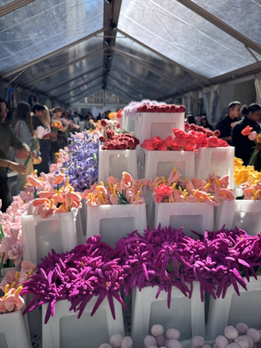 If you love immersive public art &amp; flowers (like me!) &amp; are in #NYC artist CJ Hendry has brought her viral Flower Market back to Rockefeller Center. Today’s the last day to get a faux flower bouquet.
 
Bonus points if your bouquet can match your #bookcover 
 
 #WritingCommmunity