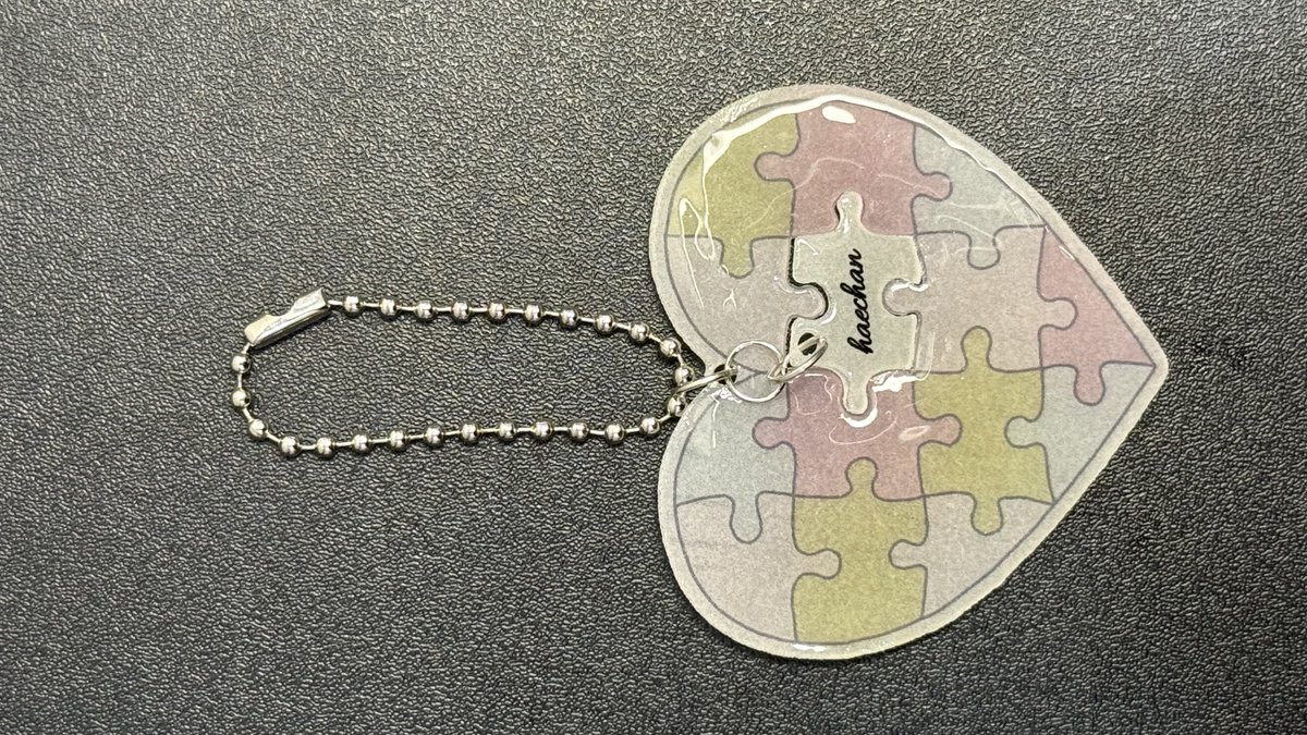 < .puZzle_keychain pre-Order!! > 
handmade sHrinky dink ☘️

# free retext! price 29k, dp 10k 
# open po sampai 30/09/25
# no maximum ordeeer
# estimasi produksi 15-25 hari 

if you're interested,
bisa langsung isi form dan dp 10k /keychain 🥺🍒
link order: forms.gle/6pjaspUNnAWLok…