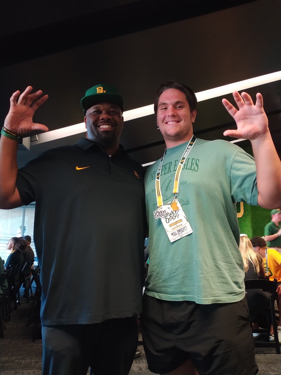 endicott2027's tweet image. Thanks for the game day visit @BUFootball.  Great atmosphere.  Enjoyed the hospitality.  Hope to be back
@Jamar51Chaney @Cwatts64 @ahunt90 @CoachMiller_ 
#SicEm