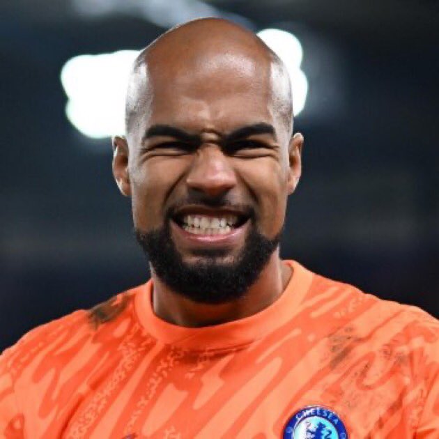 Imagine choosing sanchez over donnarumma 
Lukaku over Haaland 
Support chelsea over man city sef nah crime 🥹
#ARSMCI