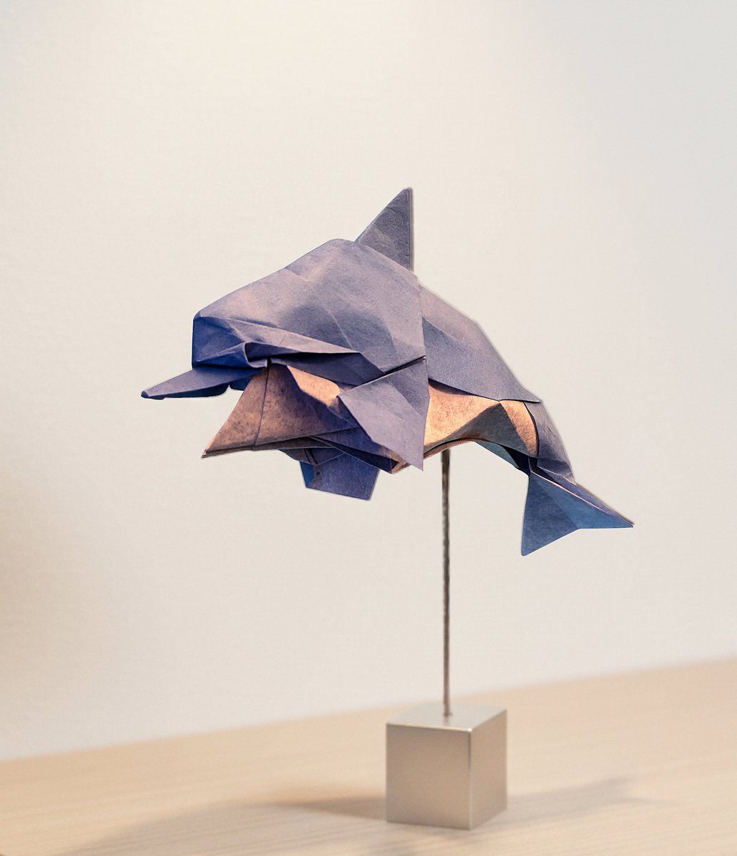 Dolphin by Roman Diaz, folded by me in Luminous Thai #4 24x24 cm origami-shop.com/luminous-thai-…
A very clever model and for me the best origami dolphin with its "smile" ! 
 #origami #romandiaz #origamishop #nicolasterryorigami #luminousthai