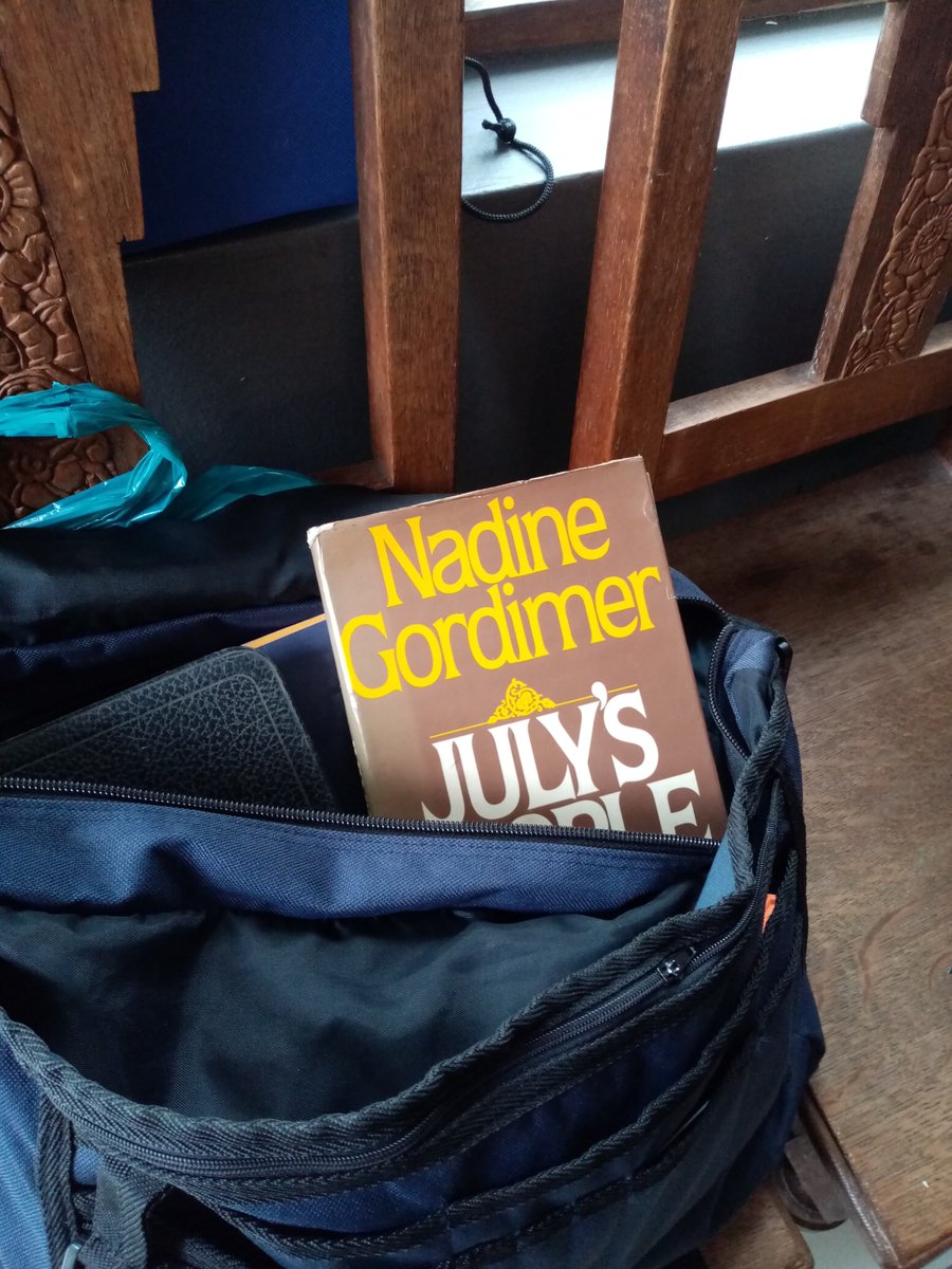 A dear friend of mine just bought this old edition of July's People by South African Nobel laureate, Nadine Gordimer. Isn't there something special about old editions and their covers! Or different editions of a favourite novel or book? Small preciousness. 🎉