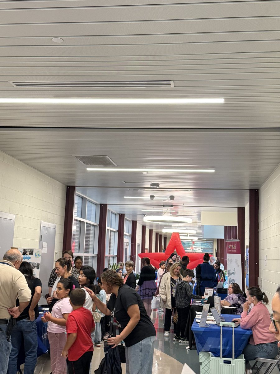 WWESPrincipal1's tweet image. Our BTSN was well attended despite all the rain. Teams were ready & families engaged on behalf of their child(ren). Well done, WWES Wildcat family!💙🤍🐾 @Director_DSLI @WheatonWoodsAP @CSconnect_MCPS