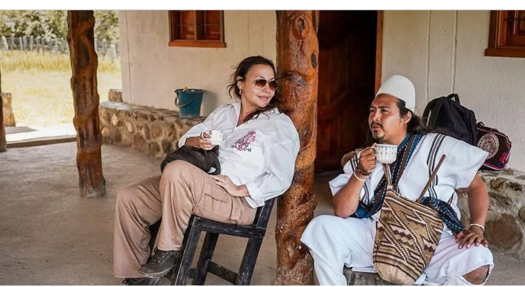 Joselis2021's tweet photo. @patcaicedo Mujer y  líder ejemplar, luchadora social y política, tú piel recoge las luchas del Caribe, tus pies siempre en primera línea, en defensa de las justas causas.Tú voz siempre como  expresión de resistencia, como  canción rebelde ondeando una consigna ! @petrogustavo https://t.co/J5Tf65Um1M