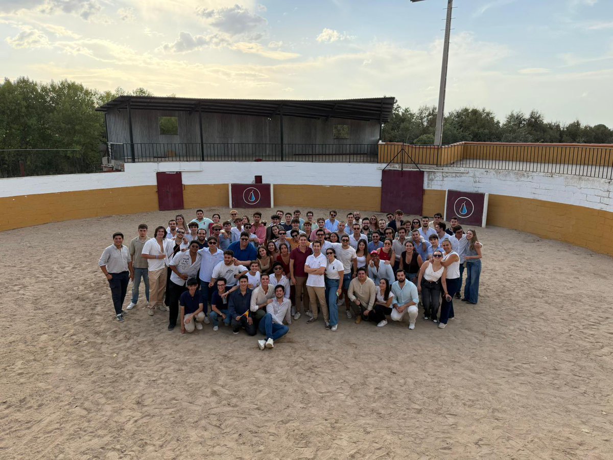 Gran día el de ayer en la capea organizada por <a href="/nnggmoncloa1/">NNGG Moncloa</a> y <a href="/nnggpozuelo/">NNGG Pozuelo🇪🇸</a> que compartidos con compañeros y amigos de <a href="/nnggmadrid/">Nuevas Generaciones de Madrid</a>