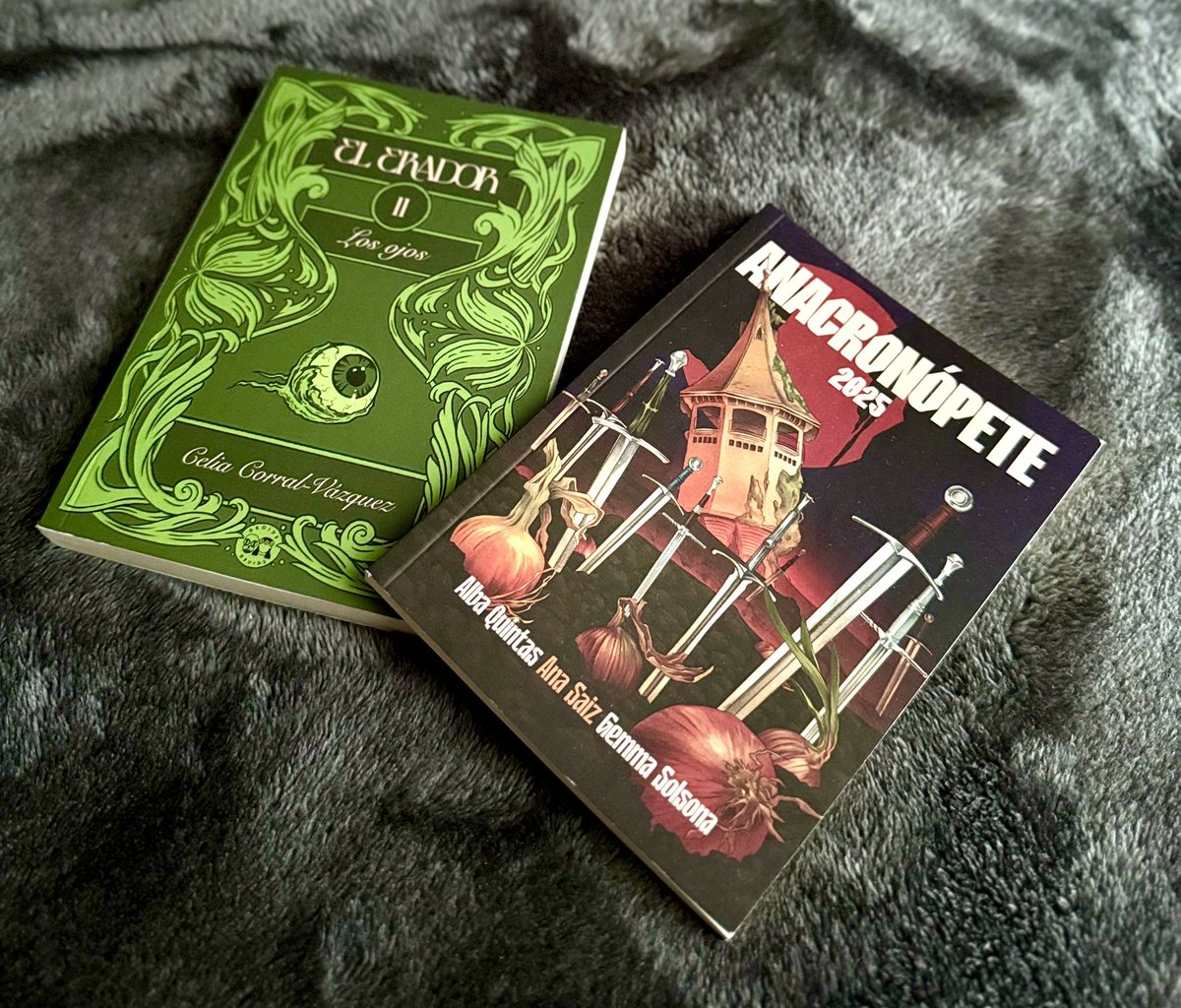 Mi botín de la <a href="/PorticoHispacon/">HispaCon 2025</a> es chiquito pero de muy buen ver🤓📚