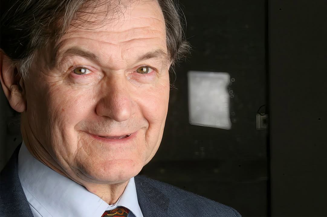 QuantaMagazine's tweet image. In 1965, the mathematical physicist Roger Penrose proved that, given two simple assumptions, space-time must end at points called singularities. The paper has been called “the most important paper in general relativity” since Einstein’s. quantamagazine.org/singularities-…