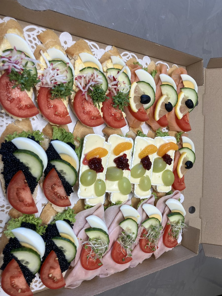 RadingerFranz's tweet photo. Belegte Brötchen https://t.co/XXU269MRgM