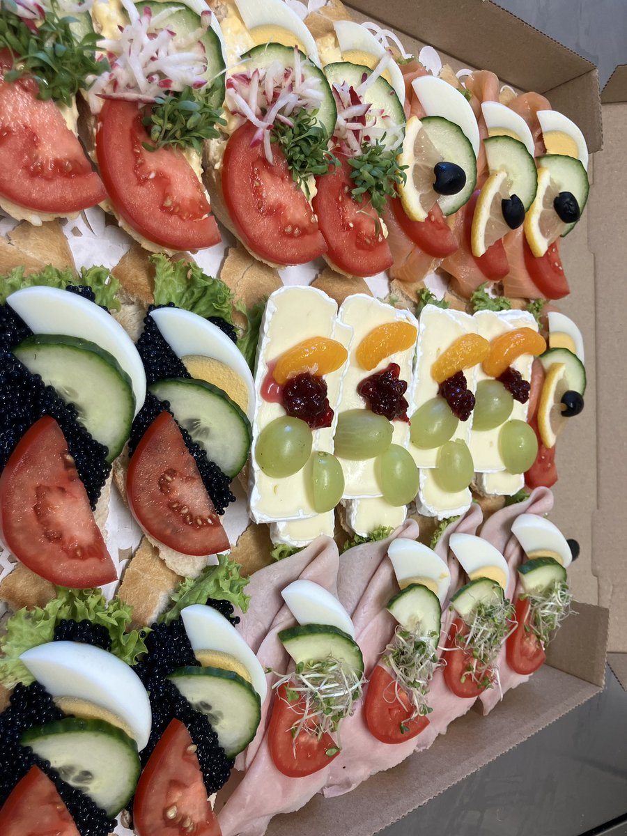 RadingerFranz's tweet photo. Belegte Brötchen https://t.co/XXU269MRgM