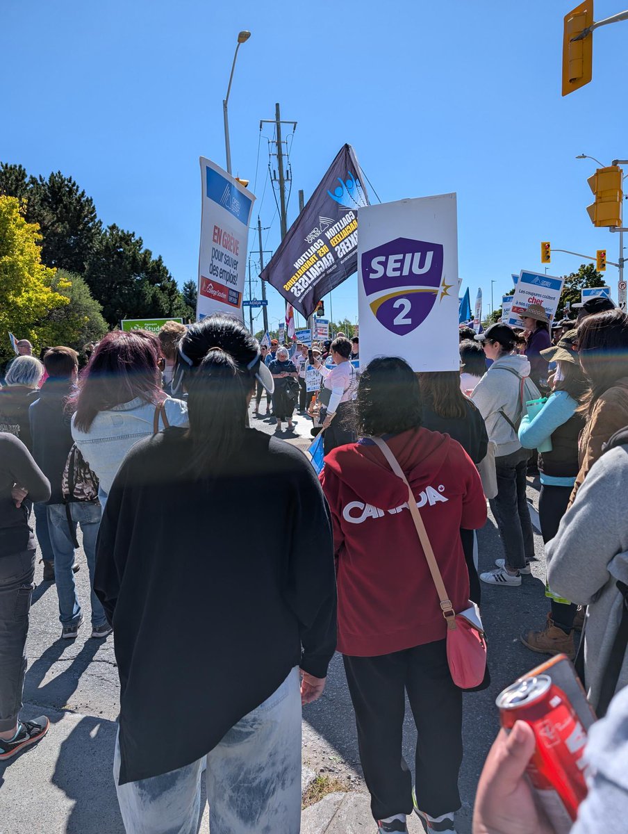 Solidarity with our siblings at <a href="/OPSEU/">OPSEU/SEFPO</a> who are fighting for a better contract for more than 10,000 full-time college support staff. Here’s our member, Cherry, repping the purple on the picket line. 

Join a picket near you because we’re #StrongerTogether 🤜 #UnionsforAll
