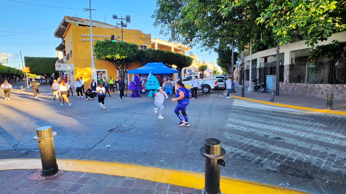 Para promover las mejores prácticas en el cuidado y reúso del agua, Vita y Rita, asistieron al <a href="/Maraton_Leon/">Maratón León Valladolid 2025</a> 2025 apoyando desde temprano a las y los corredores en su recorrido.

¡Juntos vamos por la meta de un León con agua para siempre y para todos! 🦁💧🏃🏽‍♀️🏃🏽‍♂️
