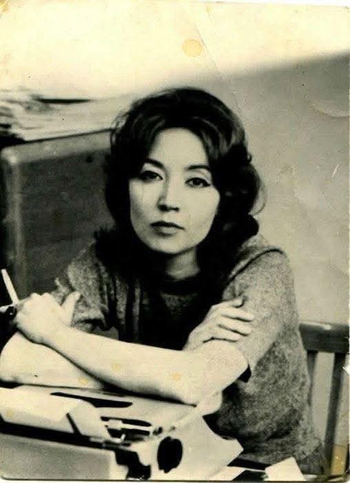 Viviamo in un mondo di buffoni che si chiamano vincitori. Gente che sale sul podio non per merito ma per inganno, che si aggrappa al potere come parassiti, che divora il presente e cancella il futuro. Li vedi tronfi, li vedi applauditi, e intanto puzzano di menzogna. Preferisco i