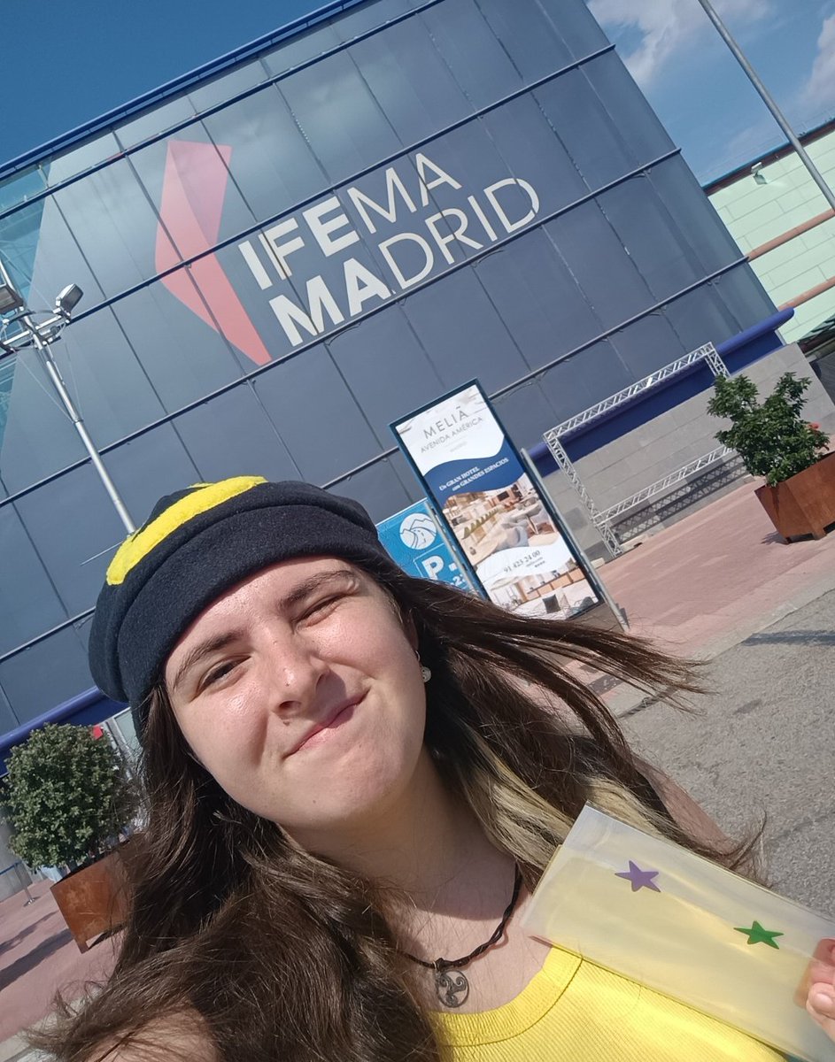 Como todos los años con mi gorrito de umbreon de <a href="/CostureroMarzo/">El Costurero de Marzo ⛩️ JW MADRID NC152</a> 🥹💗