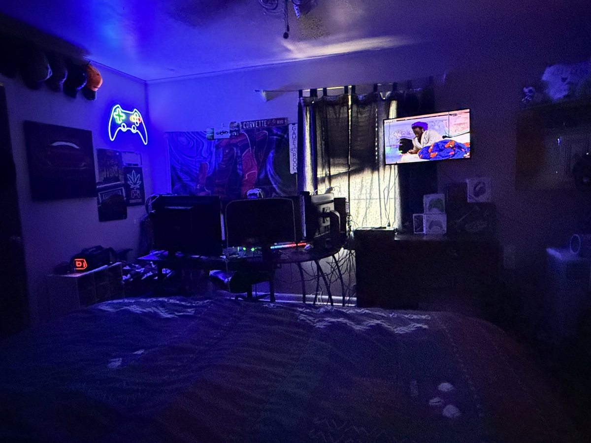 UseCodeMinty's tweet image. Pov: the view from my bed