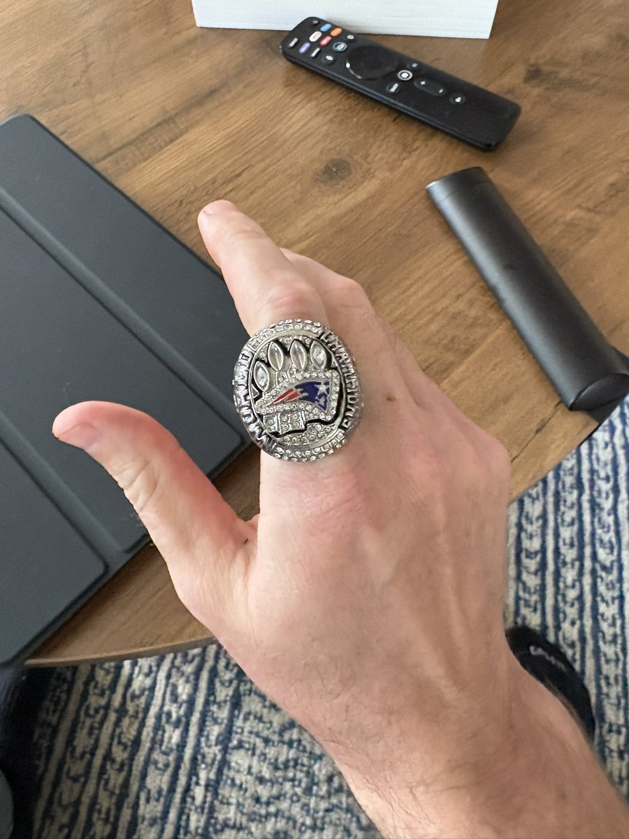 PatsSimp's tweet photo. 🚨🚨🚨🚨BREAKING: 🚨🚨🚨🚨Pats Simp is wearing his team given Super Bowl XLIX ring for today’s game. This was given to him by Robert Kraft himself.  #Patriots #Earned #NotGiven #TakesAllOfUs #NFL #DialLikeSimp https://t.co/JNrrDOxlVq