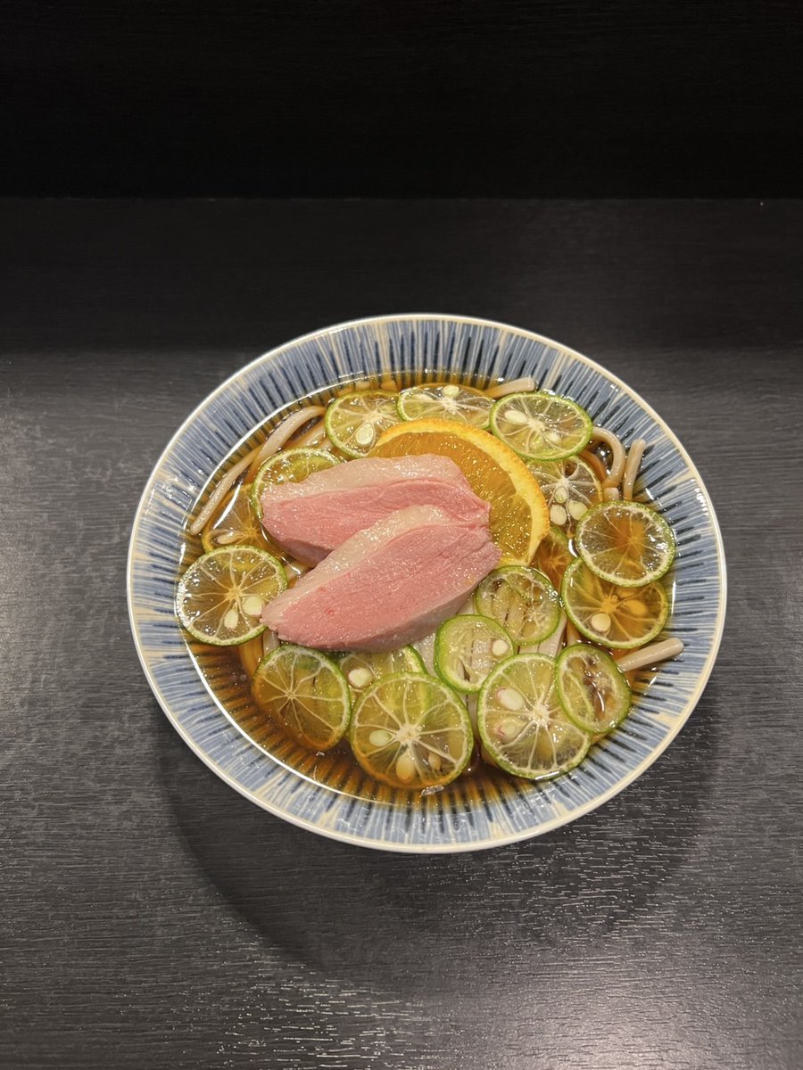 den_kamosoba's tweet image. 「Number_2」リリースで心も盛り上がる今💖
当店からは“W主役”の鴨蕎麦をご紹介🫧
香ばしい鴨つけ蕎麦＆徳島県産すだち鴨冷やし蕎麦🍋♪
どちらも暑い日にぴったり✨
特製出汁の旨みで、推しと同じくらい心満たされます💫
皆様のご来店お待ちしております🤗
#京都鴨蕎麦田 #京都ごはん巡り #kyoto