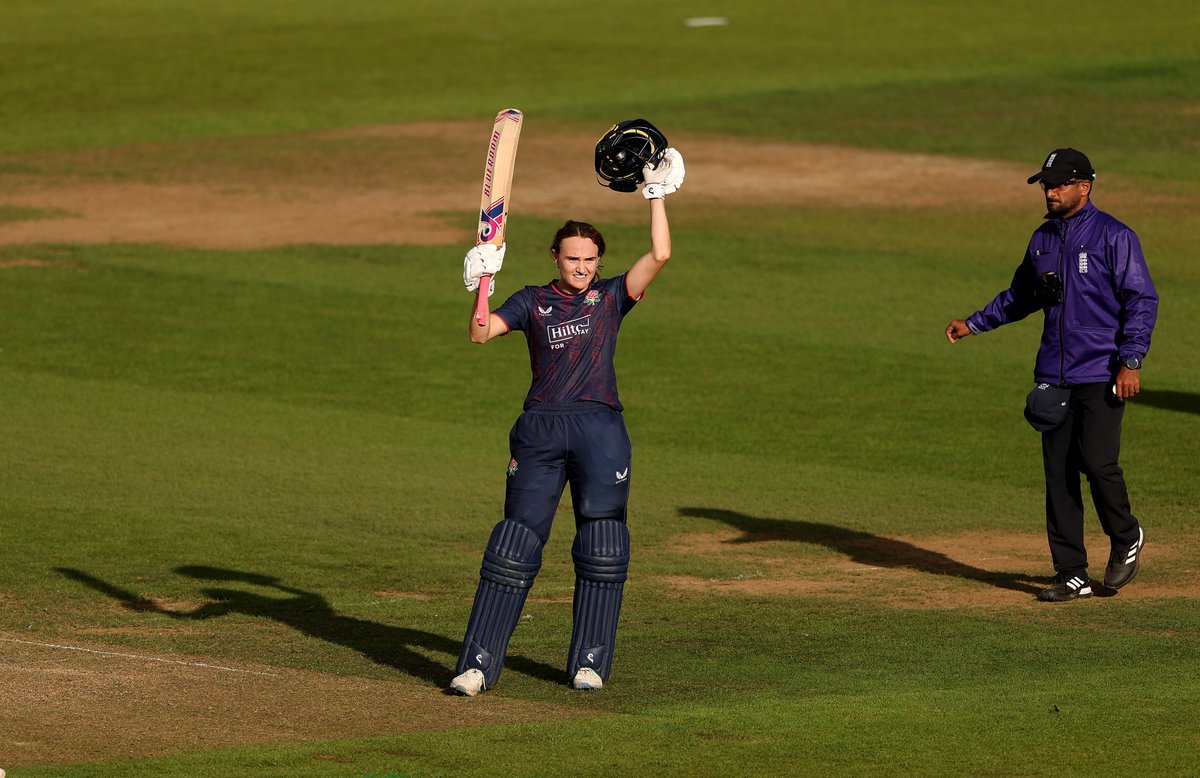 A match-winning innings, <a href="/lewis_gaby/">Gaby Lewis</a>! 🙌💯

🌹 #RedRoseTogether