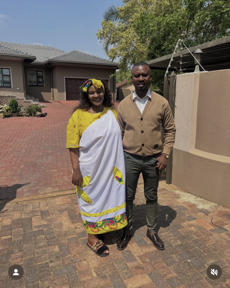 6uhle's tweet image. Nola and Lebo are officially married! 🤣