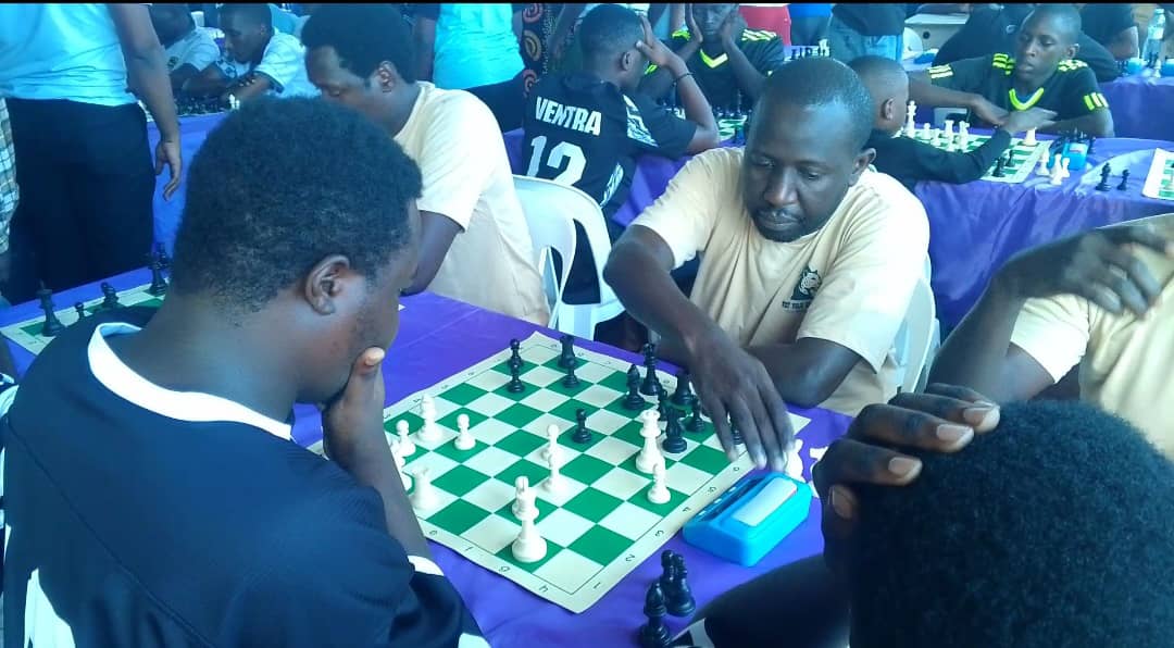 OlemwaSports's tweet image. In Blitz, the team won both Rounds 4 and 5. 

West Nile Chess Club and Western Express Chess Club.

#BlitzChess #Chess #UgandaChess #OlemwaChess