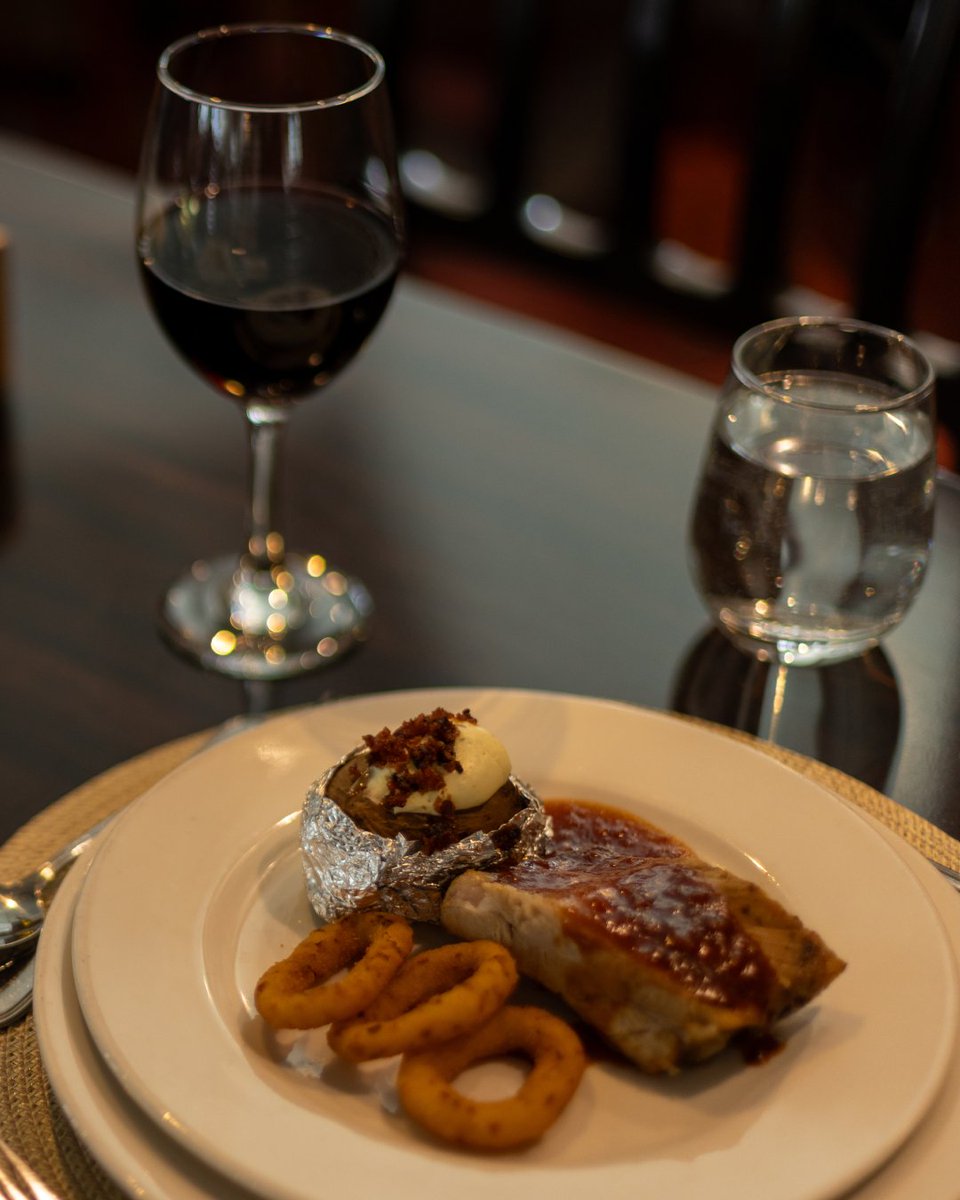 AustralisEXP's tweet image. 🍽️ Enjoying unique landscapes deserves a dining experience to match.
Our cruises offer a selection of fresh, local flavors to delight your palate as you take in one of the most incredible settings: the end of the world. 🌊🏔️